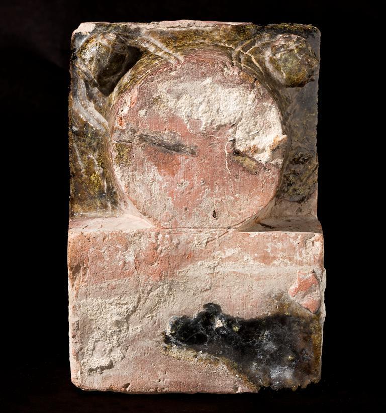 VERVALLEN Kapiteel met zetsteen (Aduard)