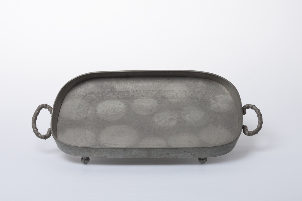 Langwerpig dienblad van banka tin