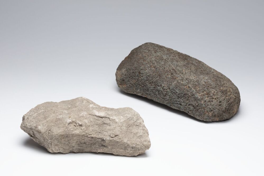 Twee maalstenen (Bellingwolde)