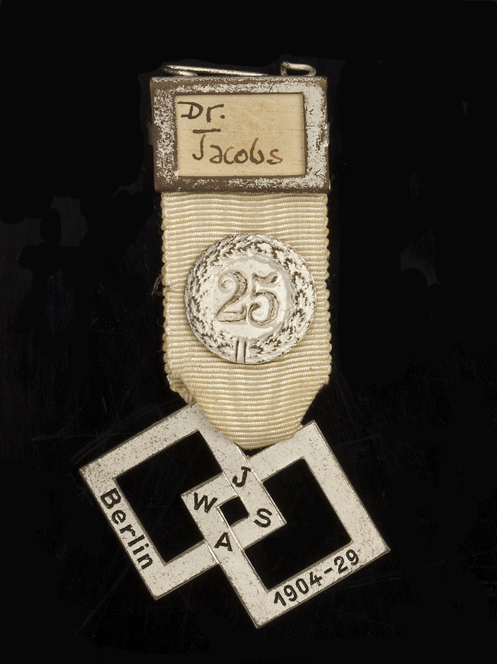 Insigne International Woman Suffrage Alliance Congres Berlijn 1929, van dr. Aletta Jacobs