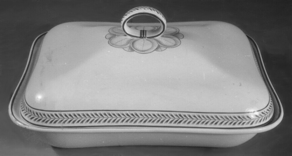 Deel van Wedgwood servies: 3 schalen met deksel