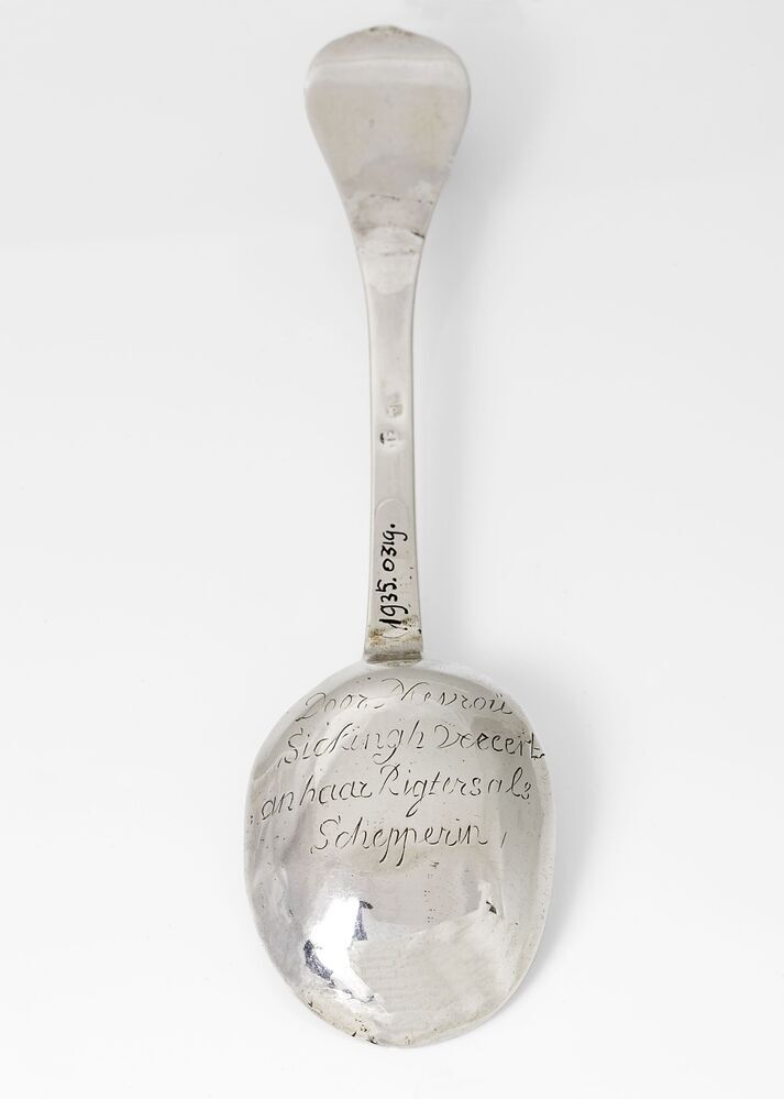 Schepperslepel Innersdijk met afbeelding St. Walfridus (shield end)