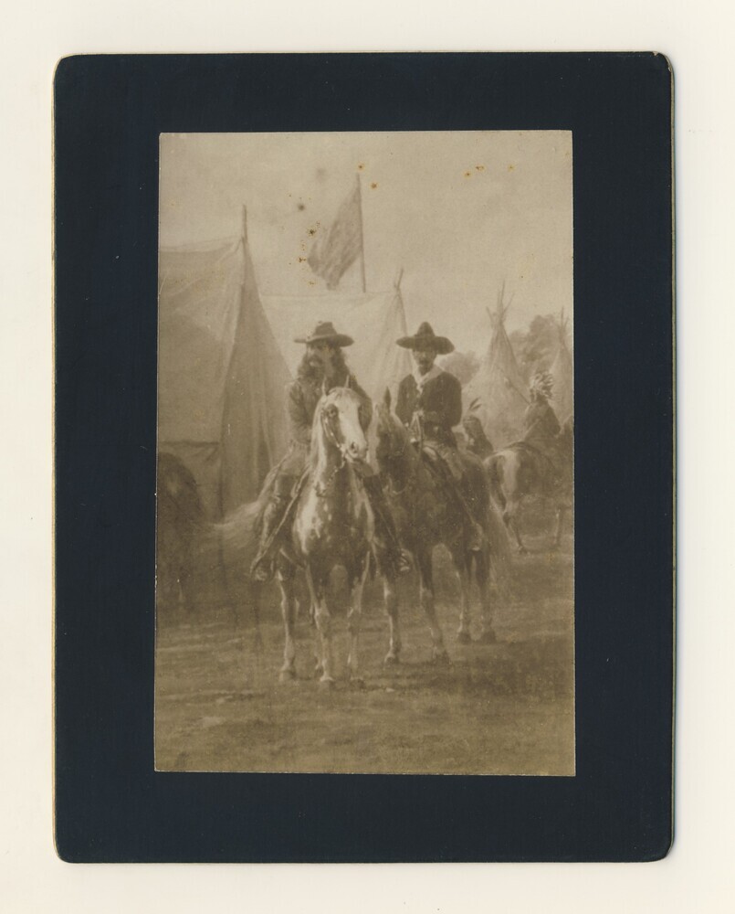 Buffalo Bill op een mustang in Indianenkamp