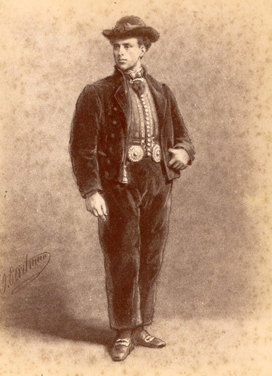 Man in klederdracht (foto van schilderij van Otto Eerelman, uit album)