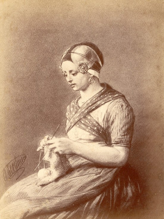 Vrouw in klederdracht (foto van schilderij van Otto Eerelman, uit album)