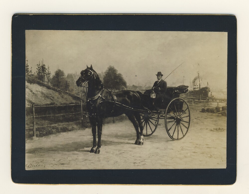 Heer in rijtuig, op de achtergrond een stoomboot (foto van schilderij van Otto Eerelman)