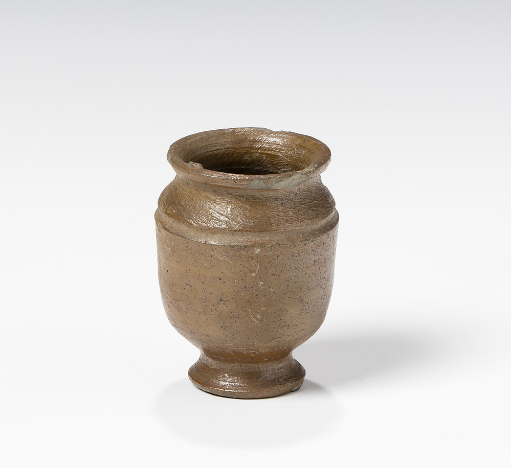 Potje van bruin steengoed (Bedum)