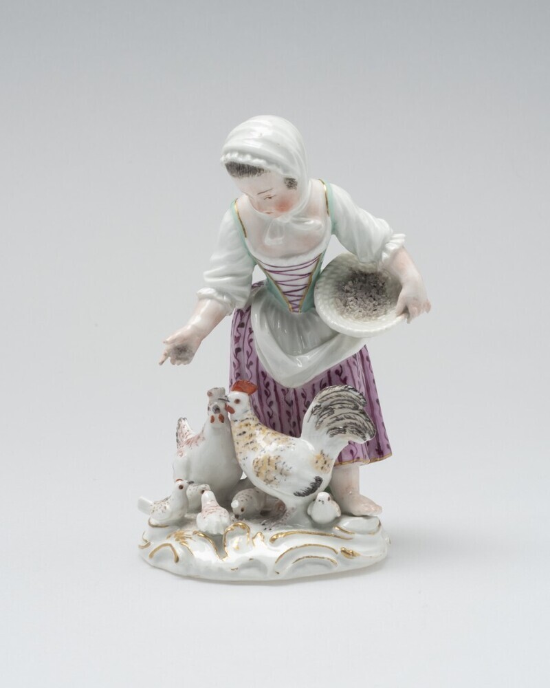 Kippen voerend meisje