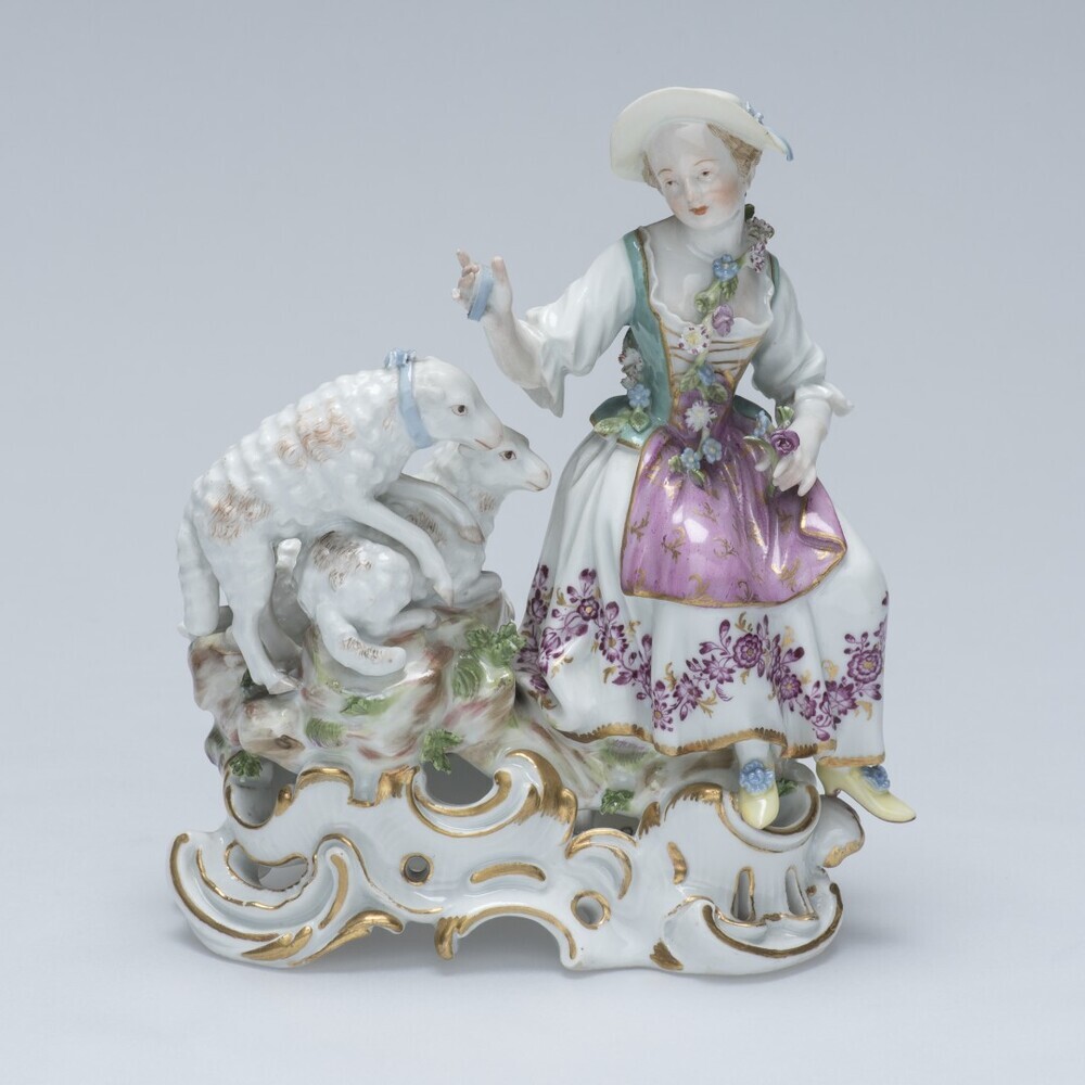 Zittend meisje bij lammetjes