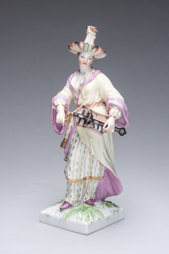 Chinese vrouw met muziekinstrument