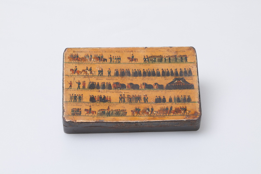 Tabaksdoos met begrafenisstoet van koning Willem I