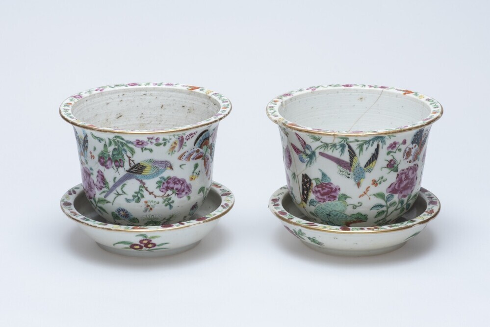 Bloempot op onderschotel