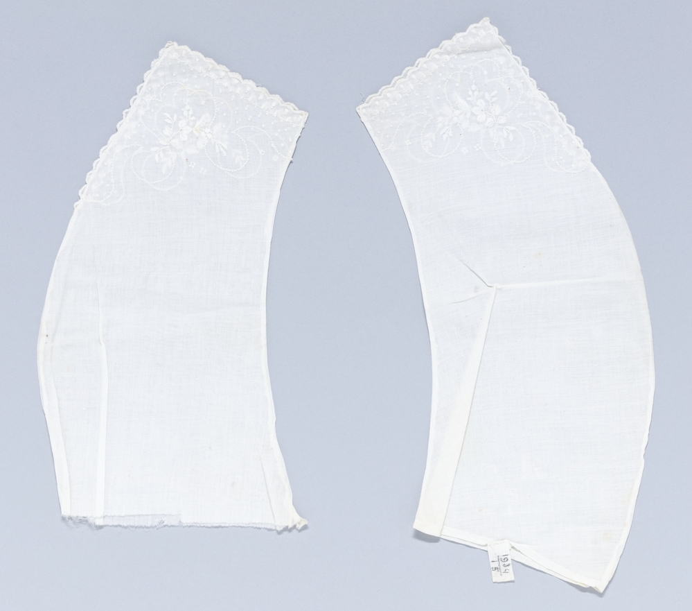 Insteekmouwen van neteldoek