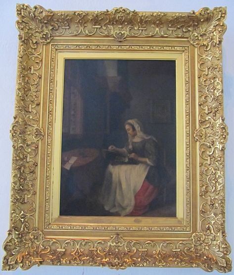 Vrouw bezig met kantklossen/kantknuppelen