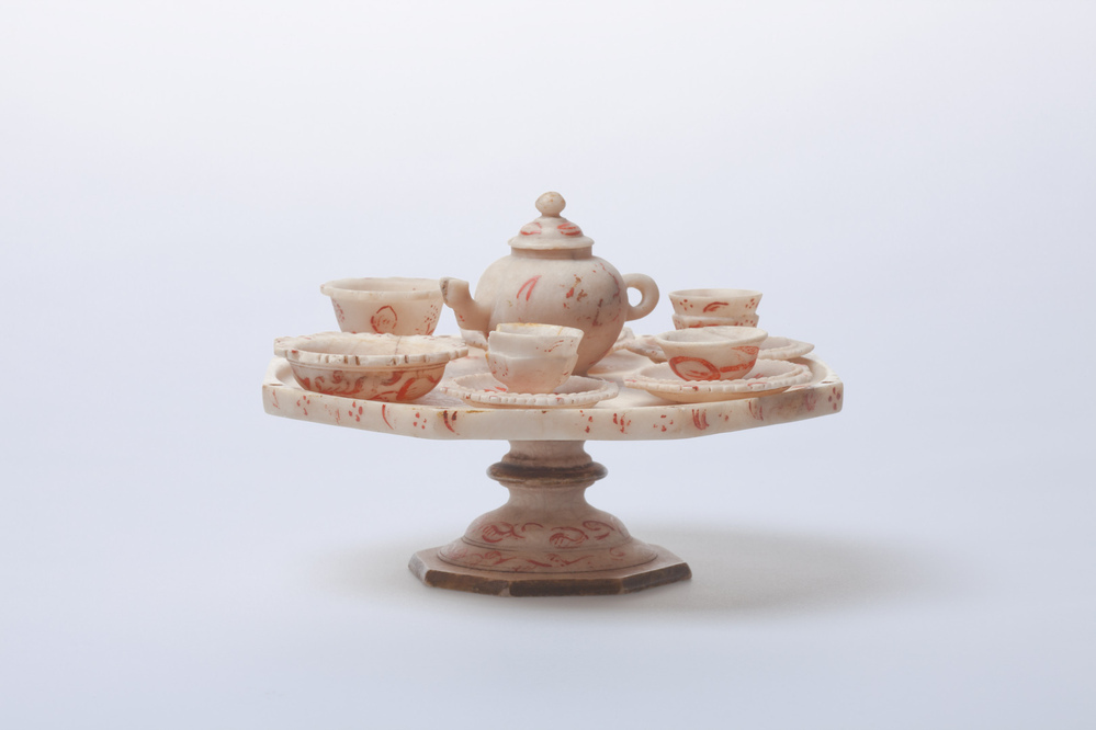 Miniatuurversie theetafel en theeservies