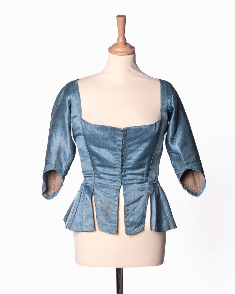 Damesjak van lichtblauw satijn