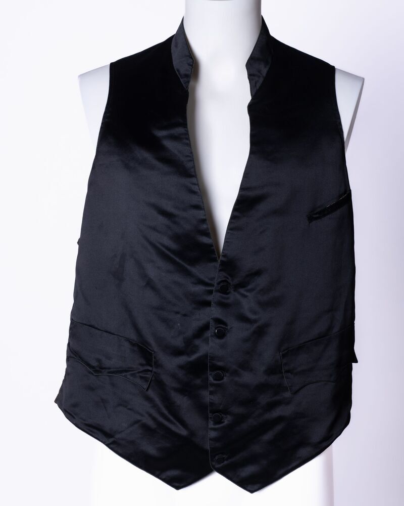 Herenvestje van zwart satijn