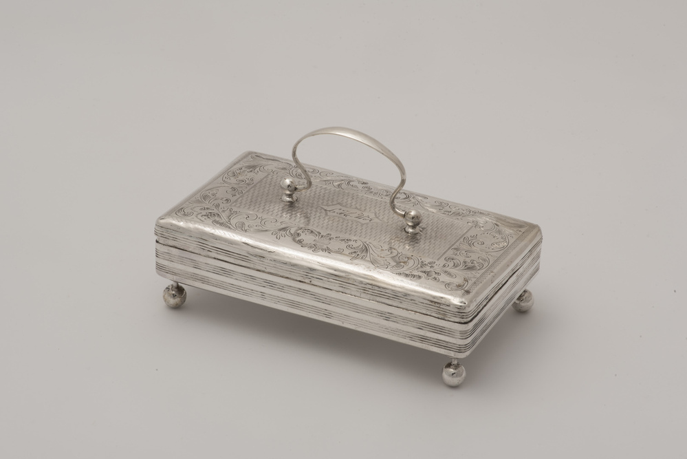 Lepeldoos met lepetjes