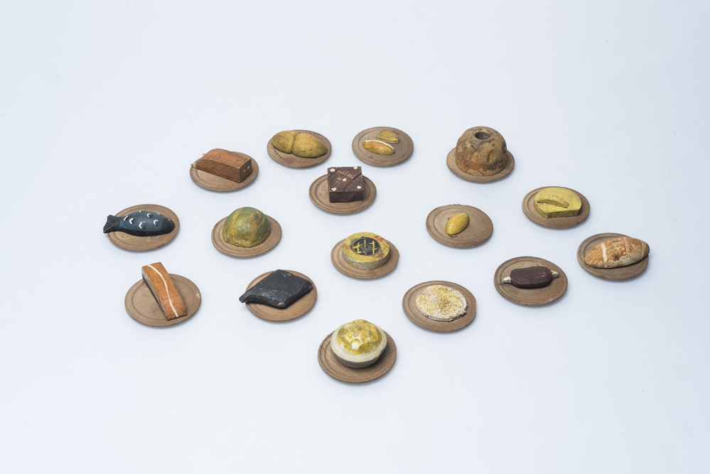 Miniatuur bordjes met eten