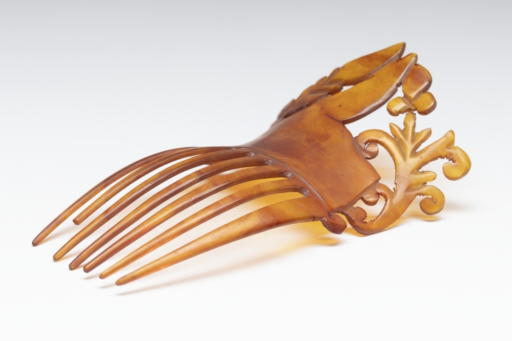 Haarkam met bladtakmotief