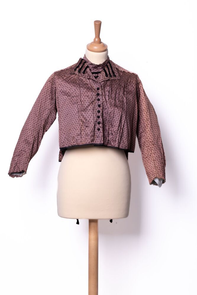 Kort roze/rood damesjak van zijde