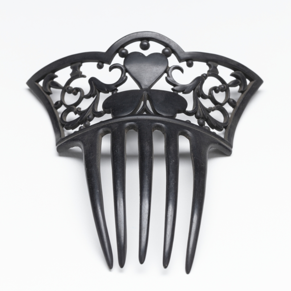 Haarkam met hartenmotief