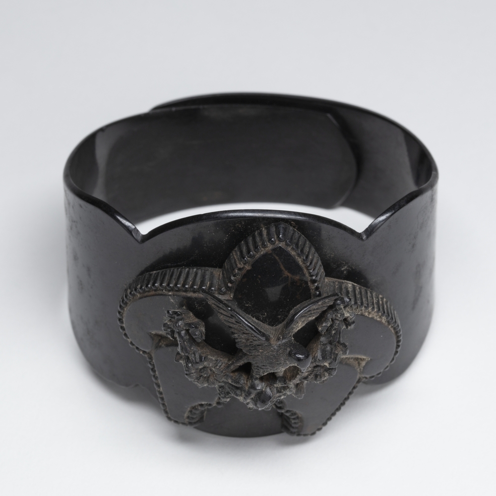 Rouwarmband van eboniet