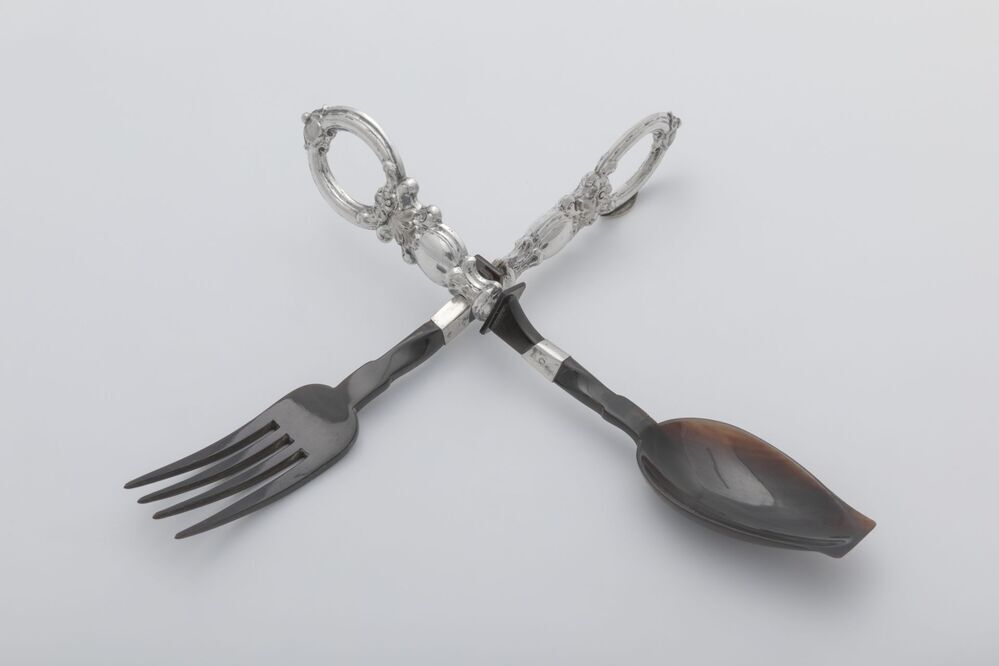 Slacouvert van hoorn en zilver