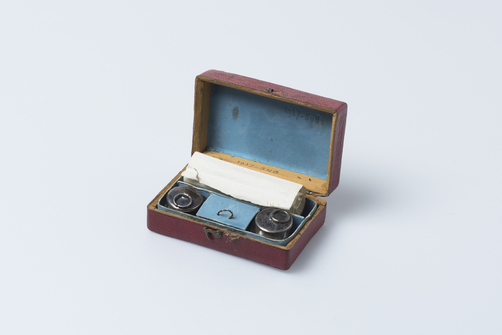 Doosje met schrijfgereedschap