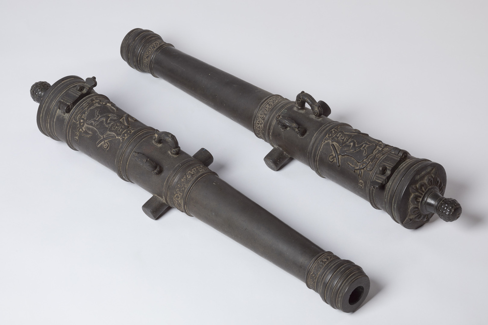 Twee bronzen kanonnen