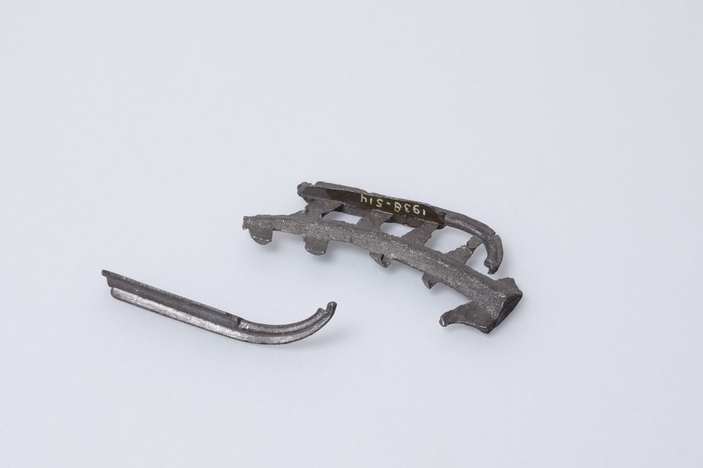 Koperen model voor een paar schaatsen