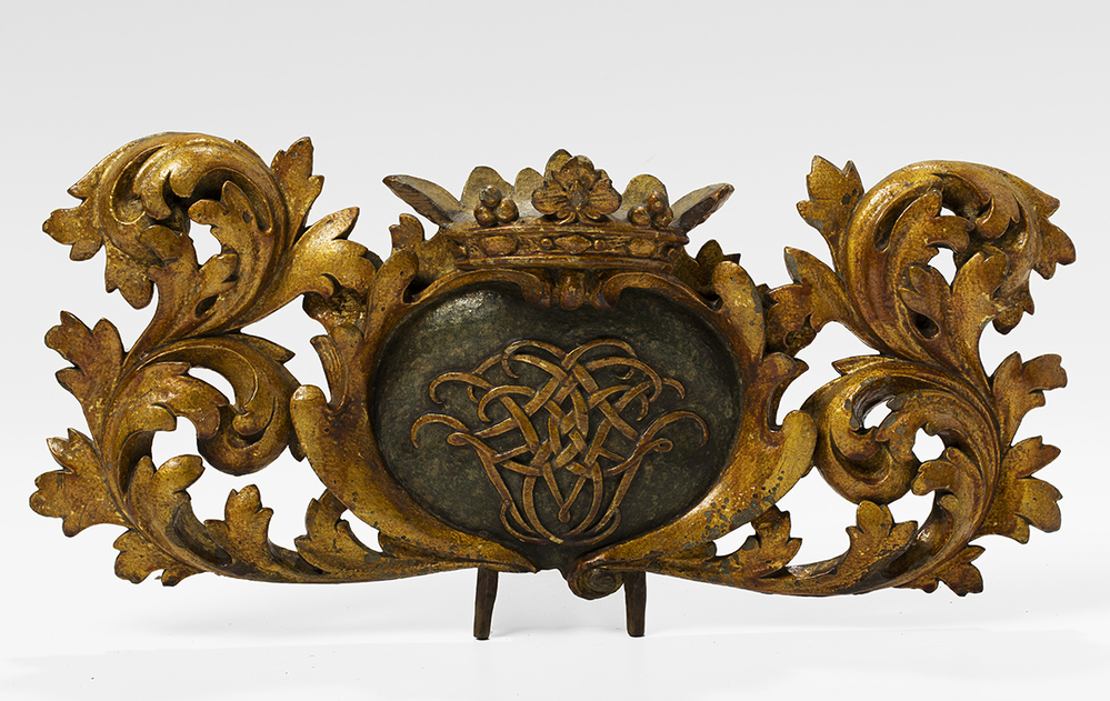 Bekroning met wapenschild, Hanckemaborg, Zuidhorn