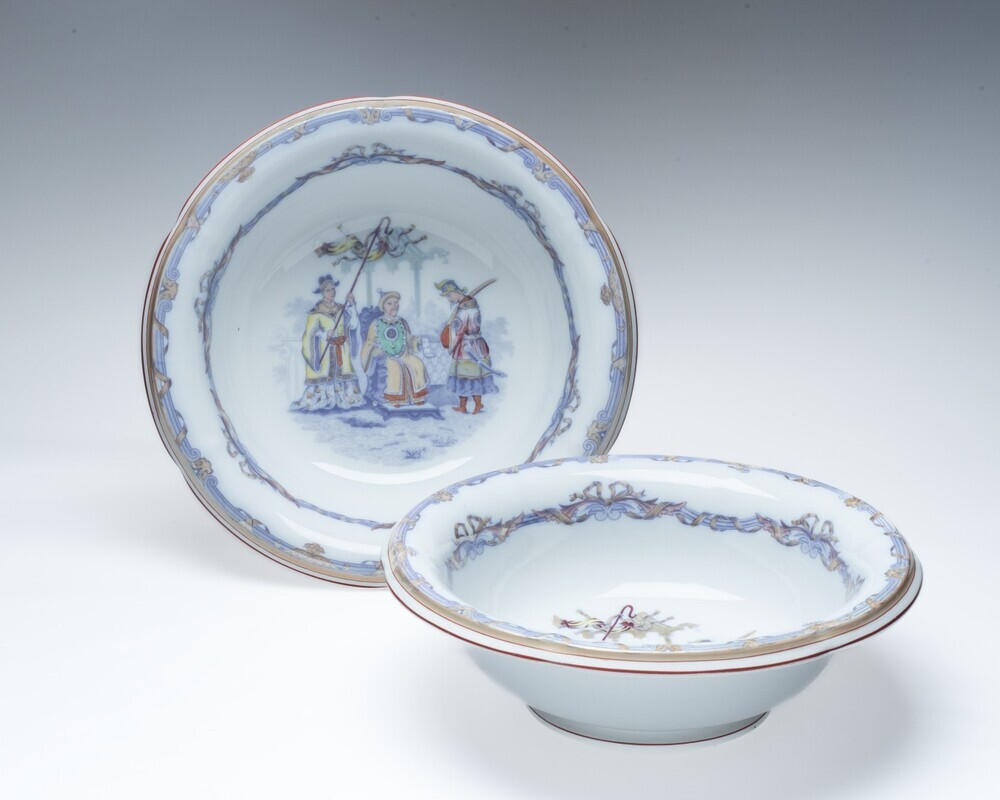 twee lampet- of waskommen