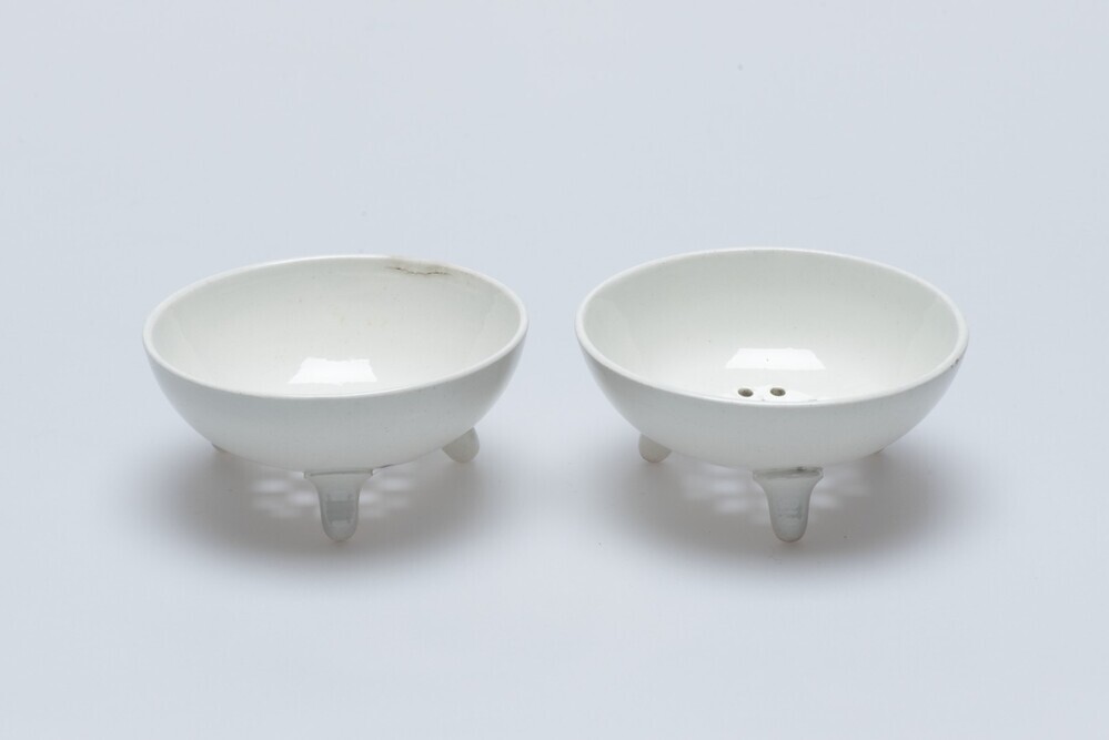 Deel van Wedgwood/Hackwood/ongemerkt kinderservies: vruchtenbakje