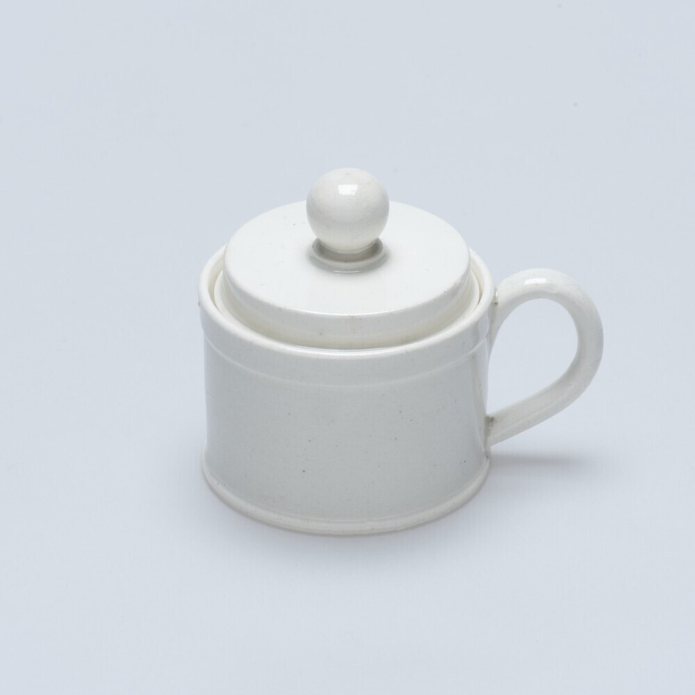 Deel van Wedgwood/Hackwood/ongemerkt kinderservies: potje