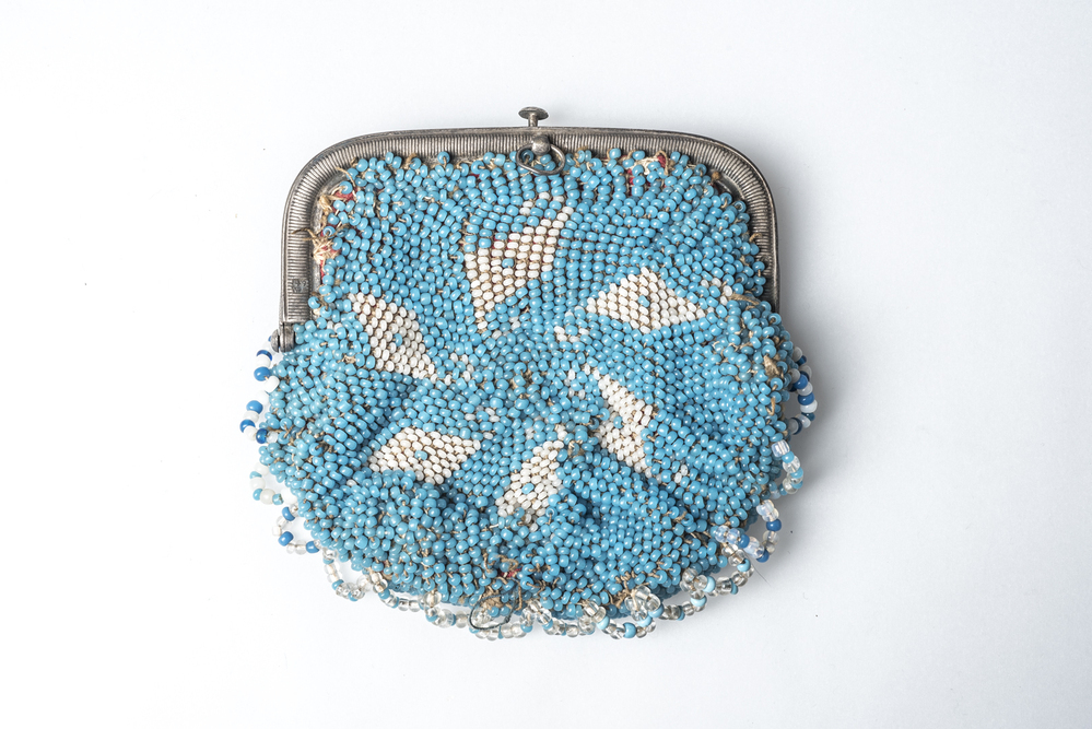 zilveren knipbeugel met kralen tasje