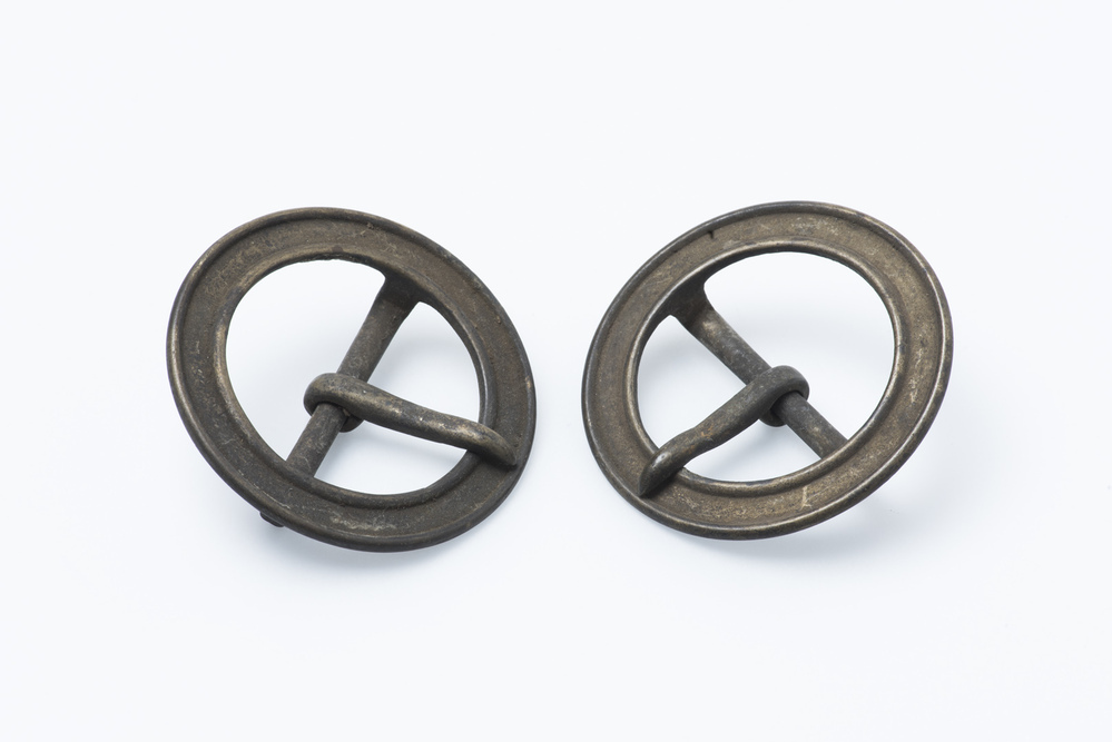 Verzilverde metalen gespen voor paardentuig