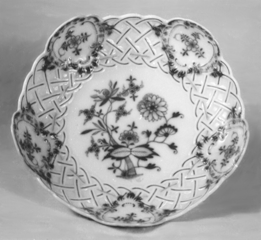 Deel van een Meissen servies, Schaal