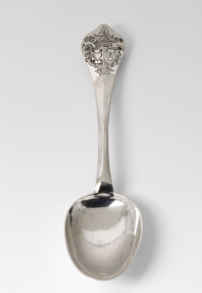 Lepel met gegraveerd wapen