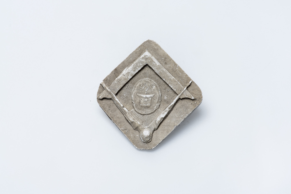 Gipsafgietsel van de klok te Oosternieland