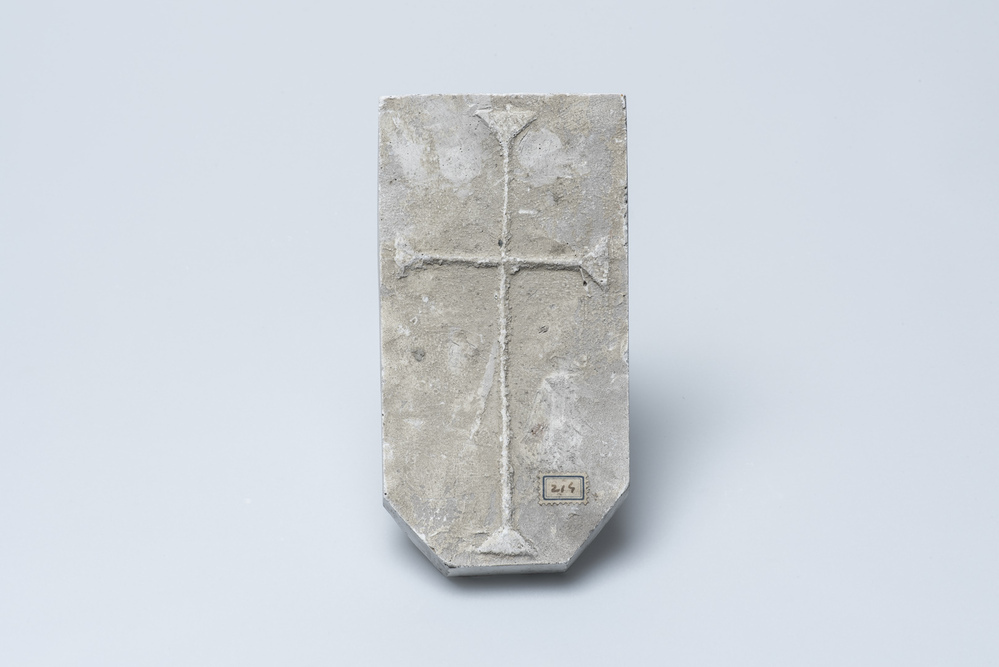 gipsafgietsel van de klok te Warfhuizen