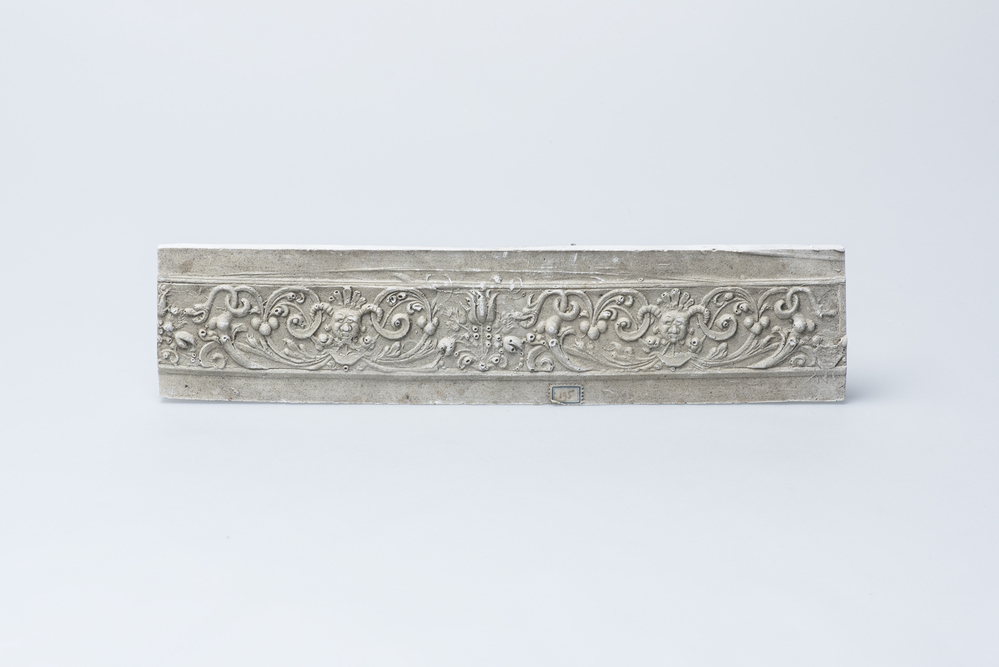 Gipsafgietsel van de klok te Kantens