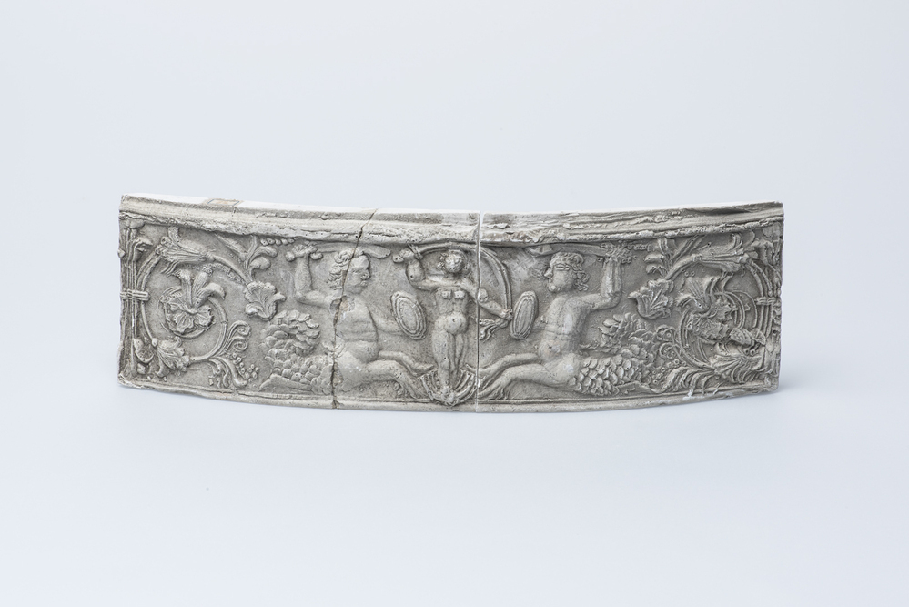 Gipsafgietsel van de klok te Losdorp