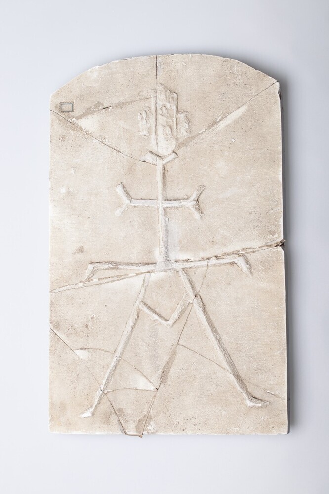 Gipsafgietsel van de klok te Eenrum