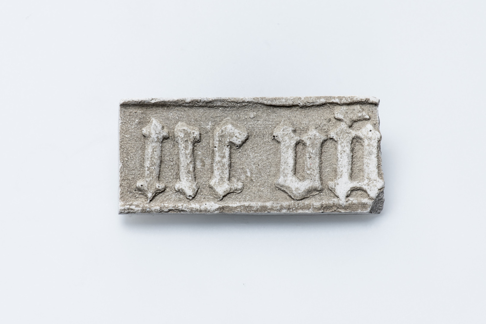 Gipsafgietsel van de klok te Oostum (voorheen Feerwerd)