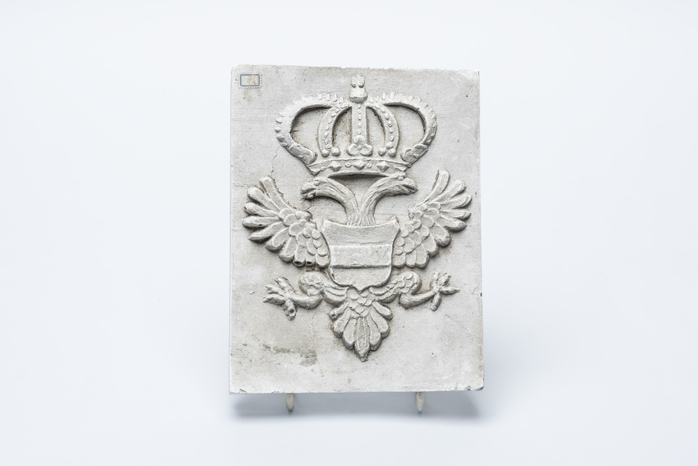 Gipsafgietsel waarschijnlijk van de klok in Akerk te Groningen