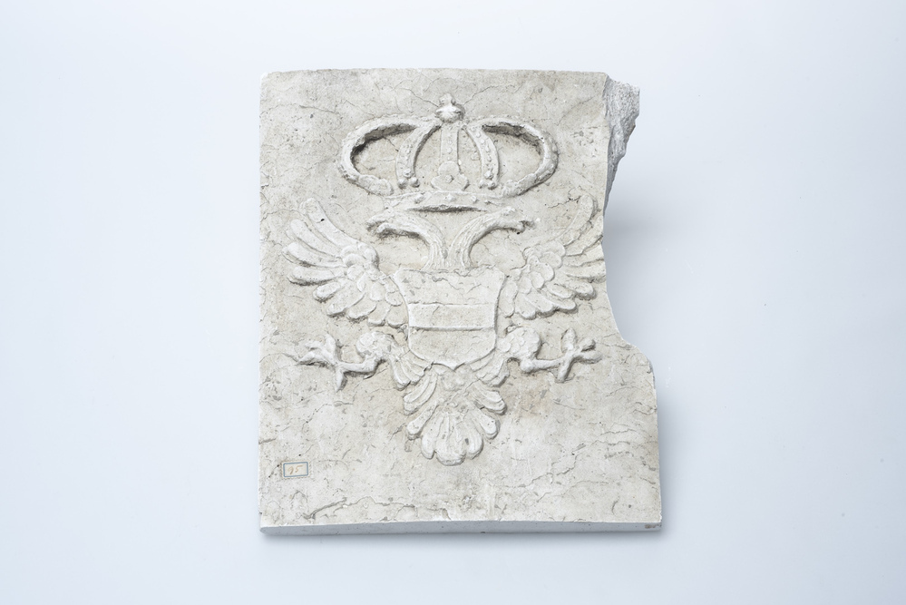 Gipsafgietsel waarschijnlijk van de klok in de Akerk te Groningen