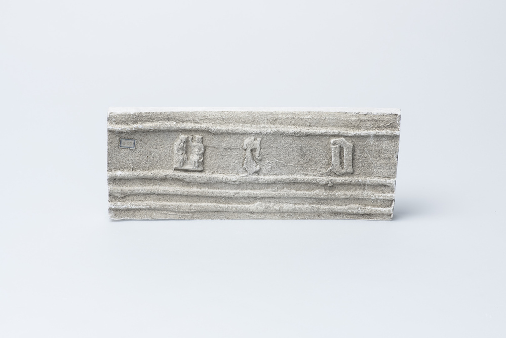 Gipsafgietsels van de klok te Pieterburen (voorheen Wierhuizen)