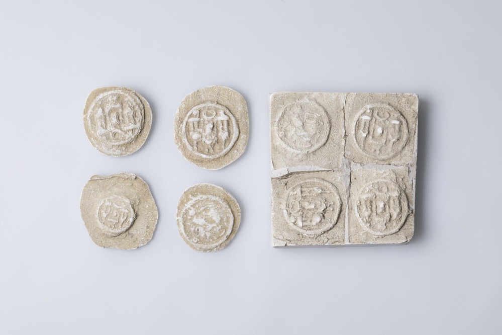 Gipsafgietsel van de klok te Eenrum