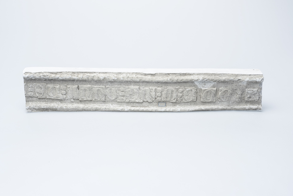 Gipsafgietsels van de klok te Eenrum